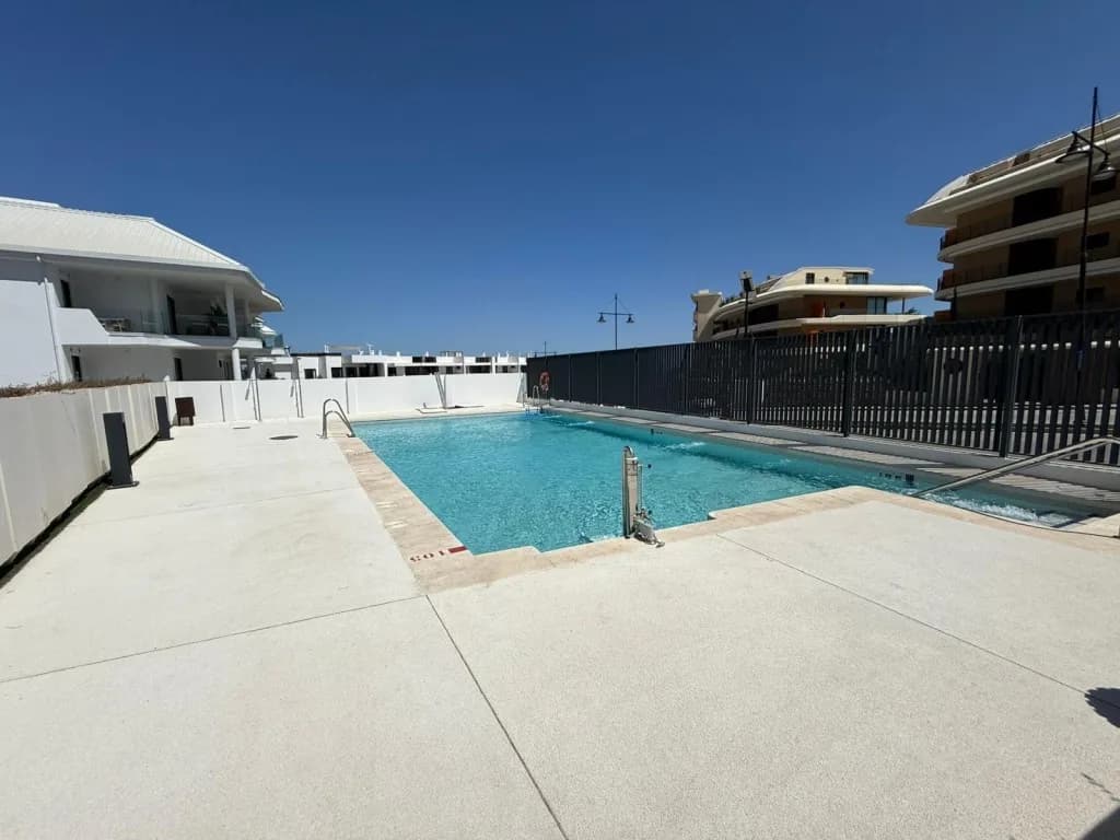 3 Bedroom Middle Floor Apartment for Sale in Fuengirola, Málaga
