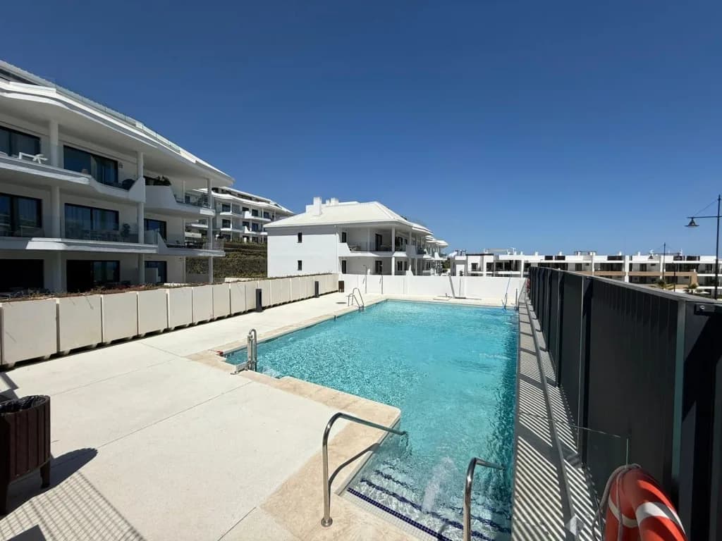 3 Bedroom Middle Floor Apartment for Sale in Fuengirola, Málaga - Image 7