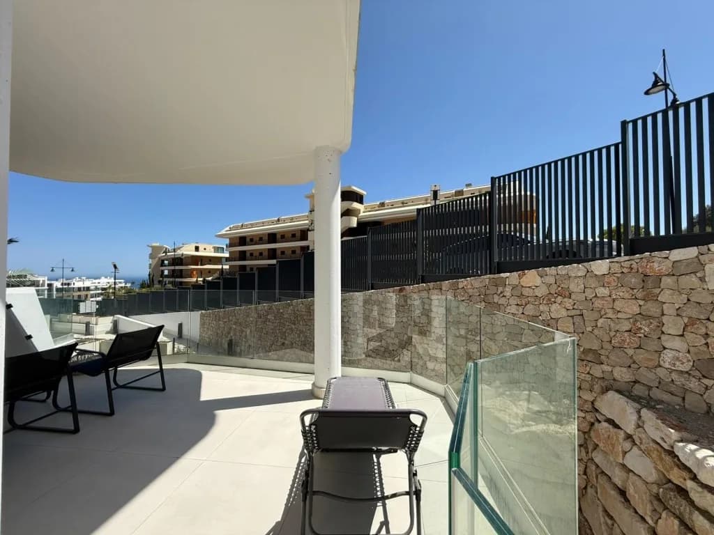 3 Bedroom Middle Floor Apartment for Sale in Fuengirola, Málaga - Image 8