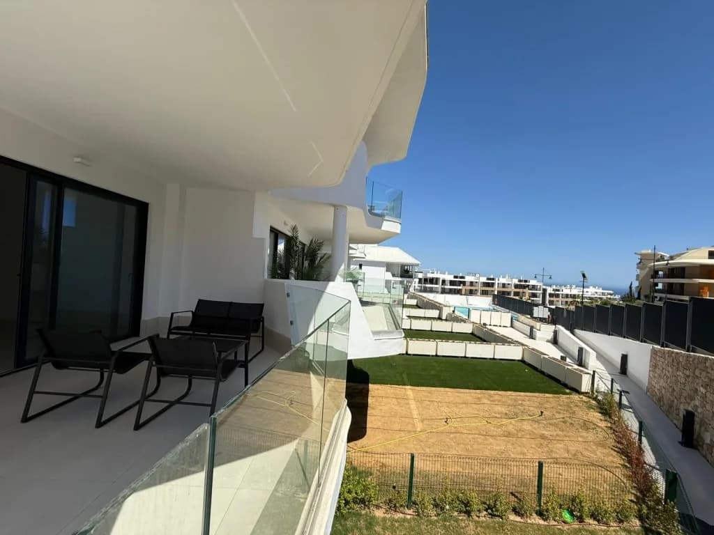 3 Bedroom Middle Floor Apartment for Sale in Fuengirola, Málaga - Image 9