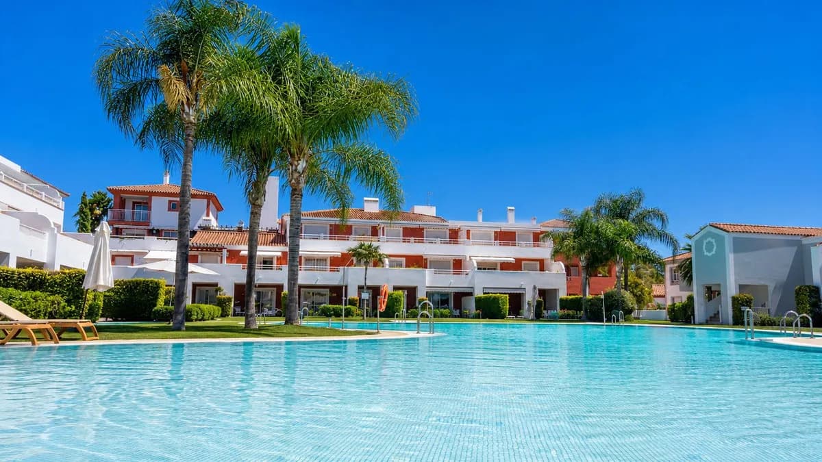 2 Bedroom Ground Floor Apartment for Sale in El Paraiso, Málaga