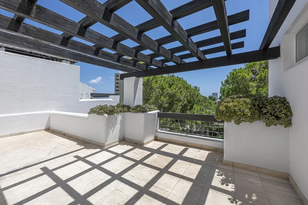 2 Bedroom Top Floor Apartment for Sale in Río Real, Málaga - Image 7