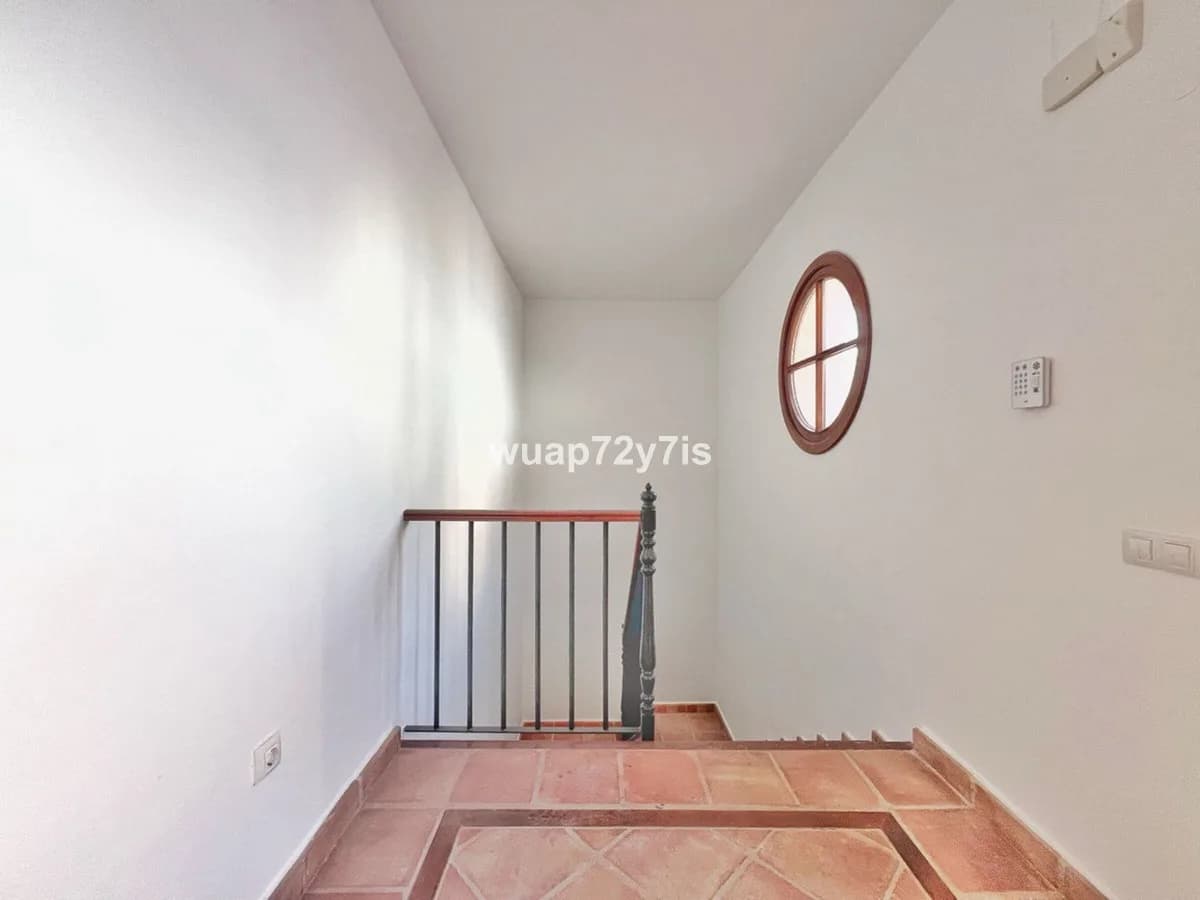 3 Bedroom Semi-Detached House for Sale in Benahavís, Málaga - Image 4