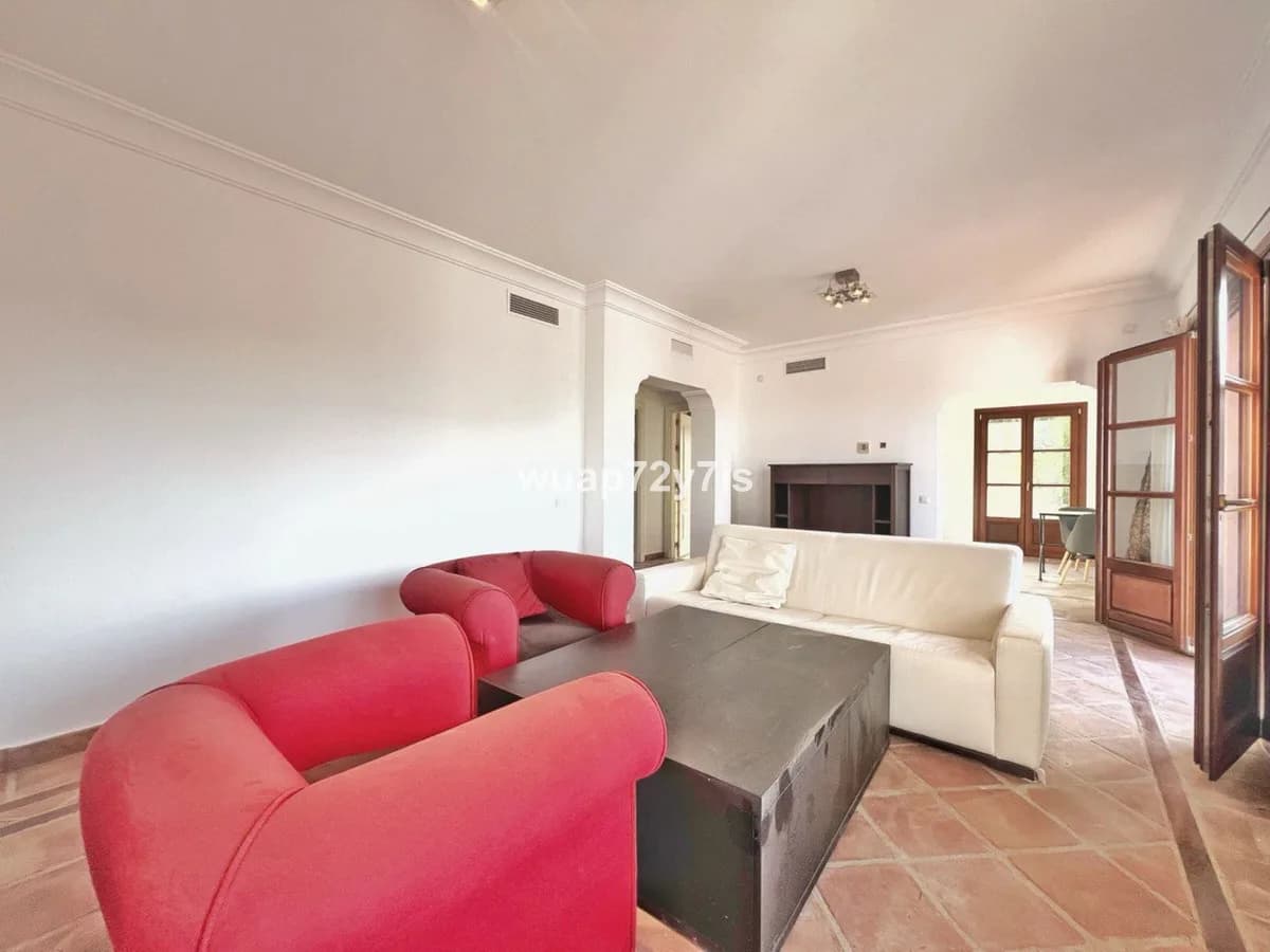 3 Bedroom Semi-Detached House for Sale in Benahavís, Málaga - Image 9
