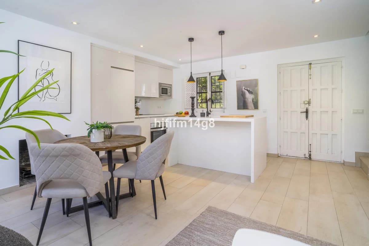 2 Bedroom Townhouse for Sale in Nueva Andalucía, Málaga - Image 3
