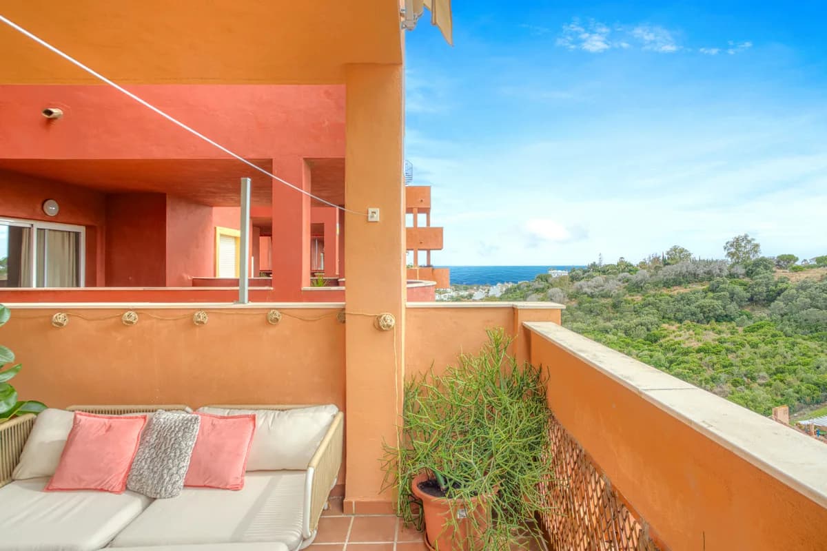 2 Bedroom Middle Floor Apartment for Sale in Reserva de Marbella, Málaga - Image 4
