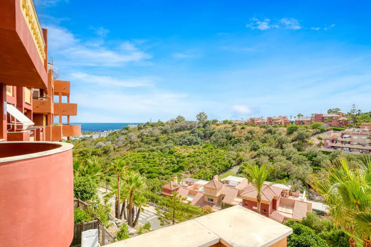 2 Bedroom Middle Floor Apartment for Sale in Reserva de Marbella, Málaga - Image 6