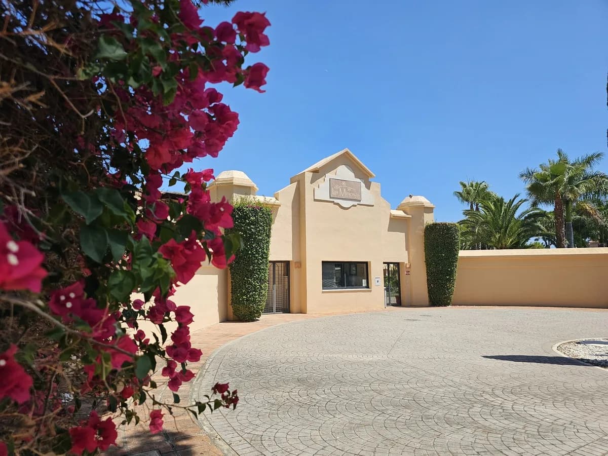 3 Bedroom Middle Floor Apartment for Sale in Puerto Banús, Málaga