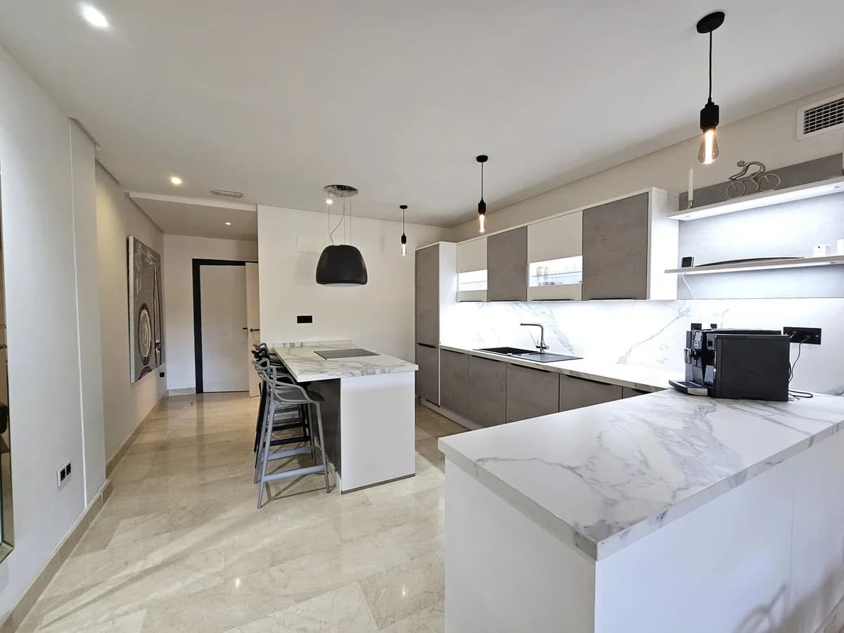3 Bedroom Middle Floor Apartment for Sale in Puerto Banús, Málaga - Image 3