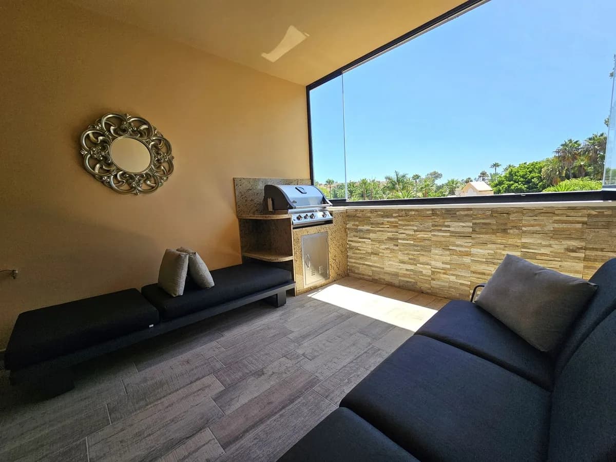 3 Bedroom Middle Floor Apartment for Sale in Puerto Banús, Málaga - Image 9