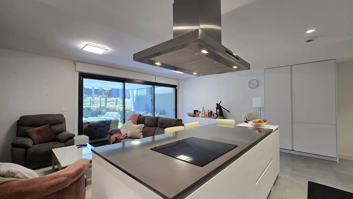 3 Bedroom Ground Floor Apartment for Sale in Estepona, Málaga - Image 7