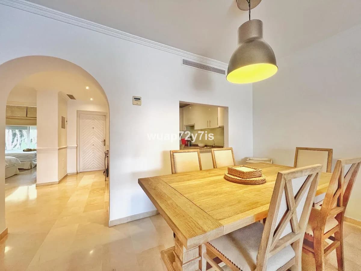 2 Bedroom Middle Floor Apartment for Sale in Costalita, Málaga - Image 4