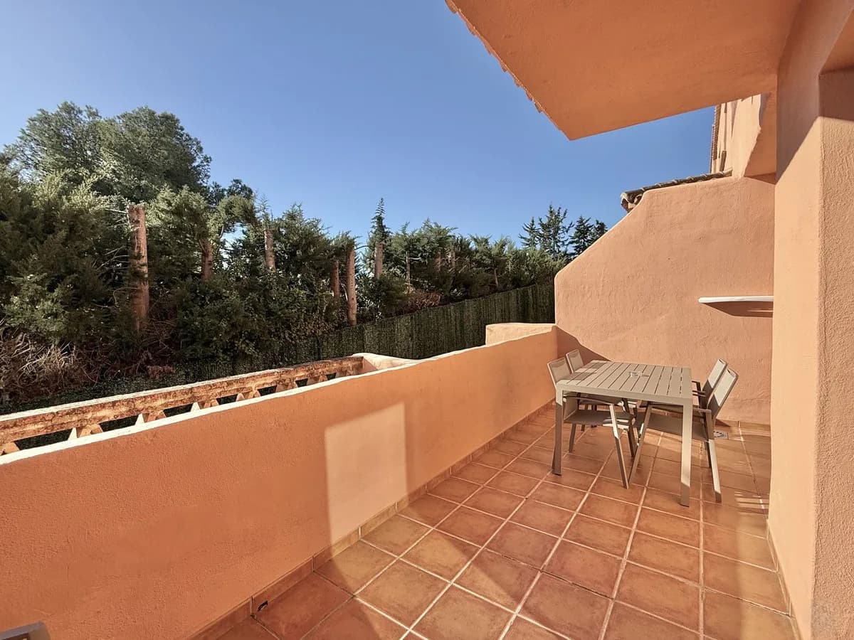 2 Bedroom Middle Floor Apartment for Sale in Benahavís, Málaga - Image 8