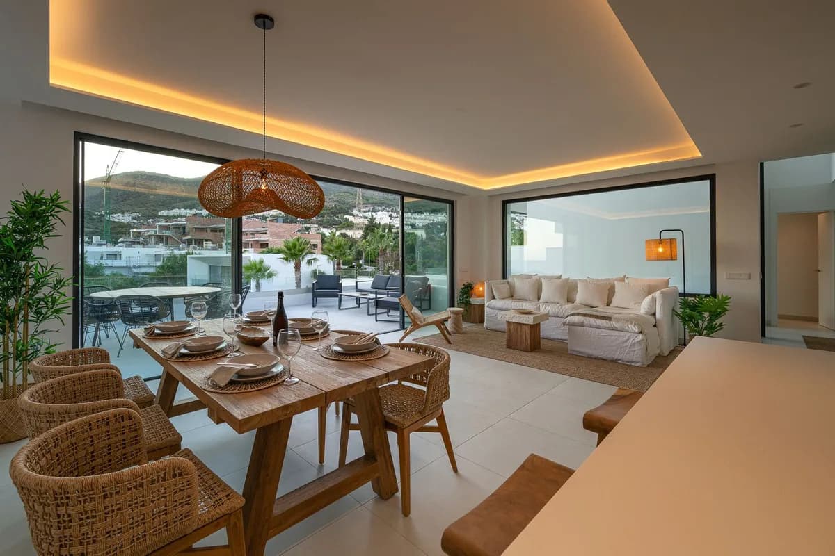 4 Bedroom Detached Villa for Sale in Benalmadena Pueblo, Málaga - Image 5