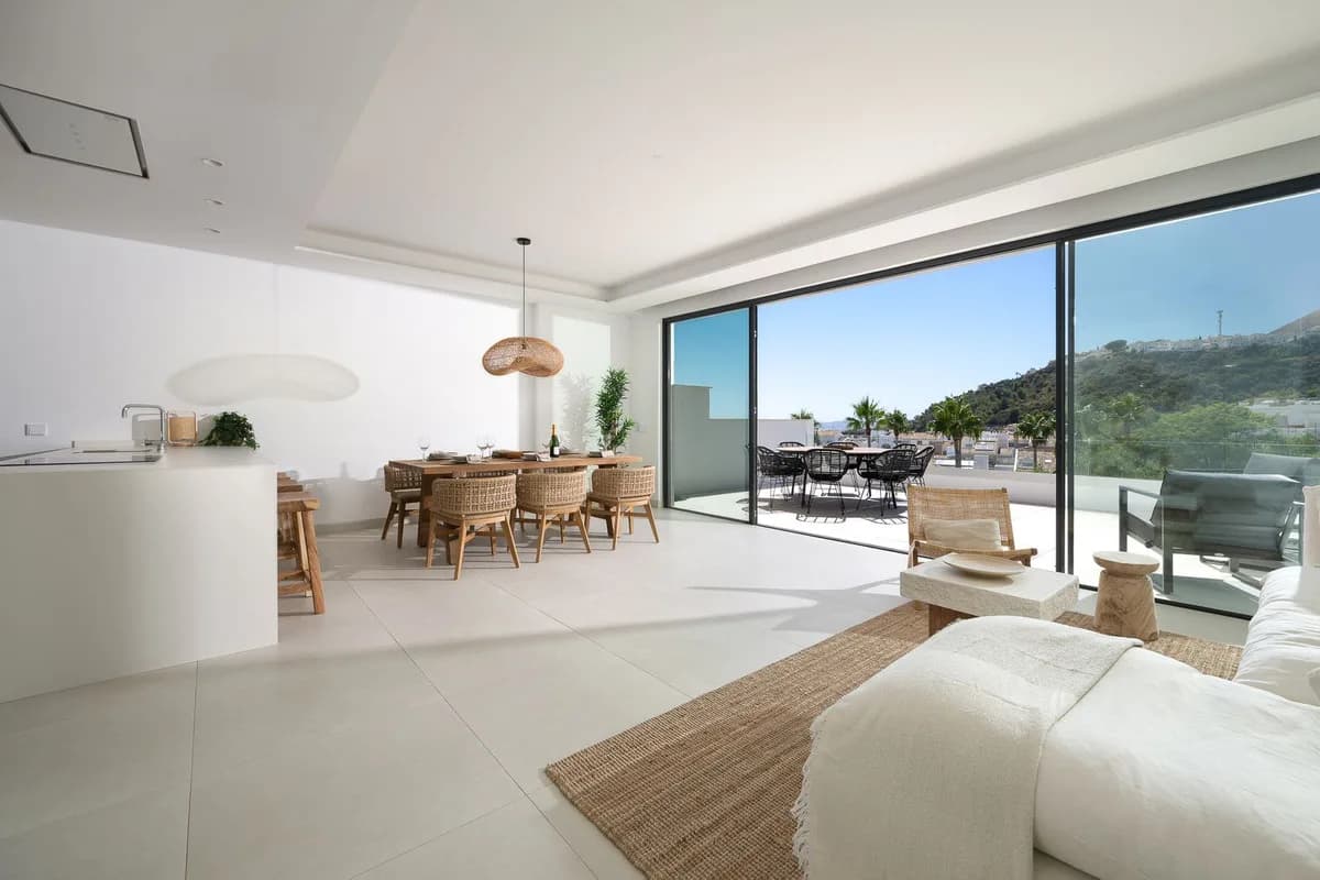 4 Bedroom Detached Villa for Sale in Benalmadena Pueblo, Málaga - Image 8