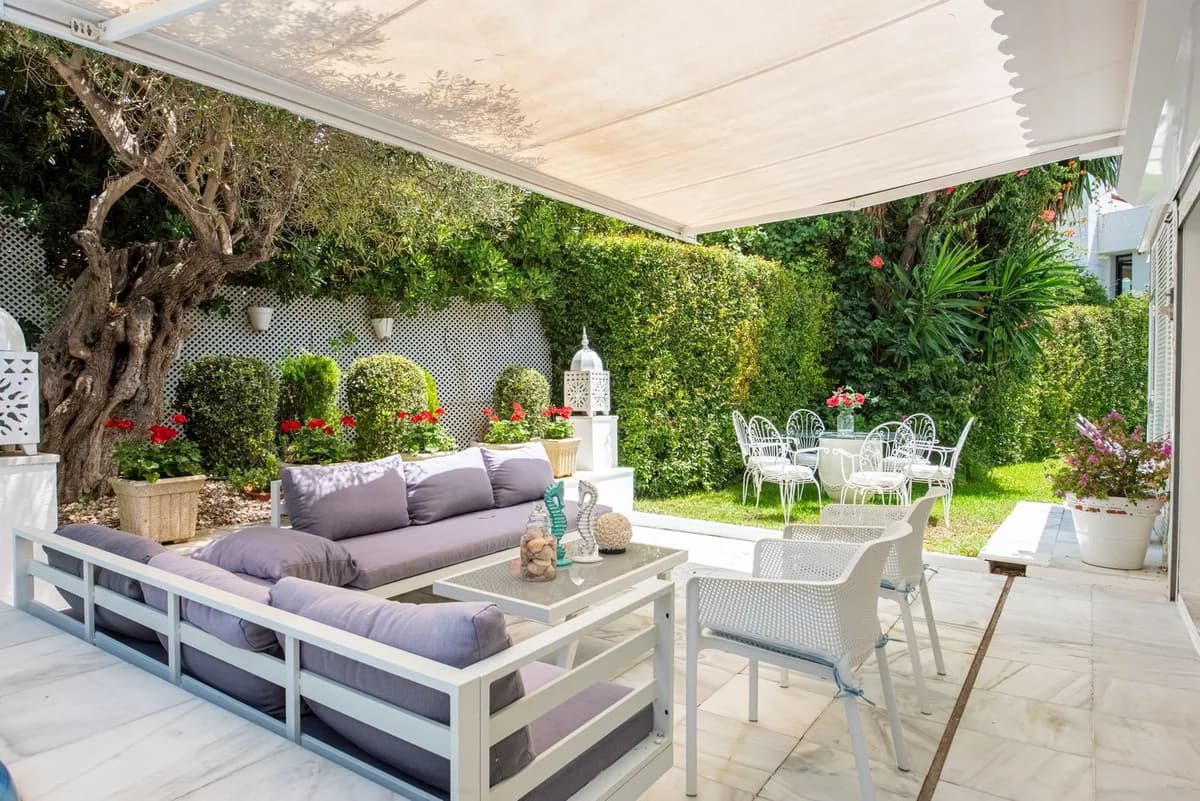 7 Bedroom Semi-Detached House for Sale in Los Monteros, Málaga - Image 9