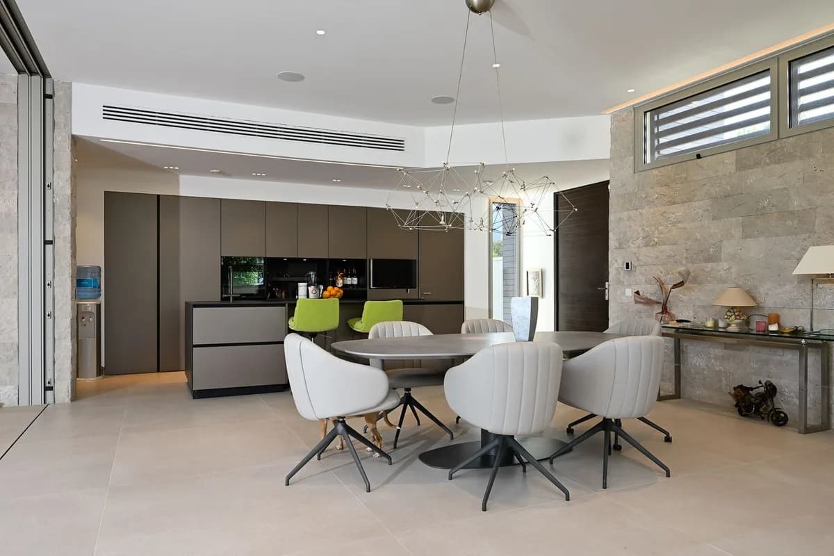 6 Bedroom Detached Villa for Sale in Marbesa, Málaga - Image 5