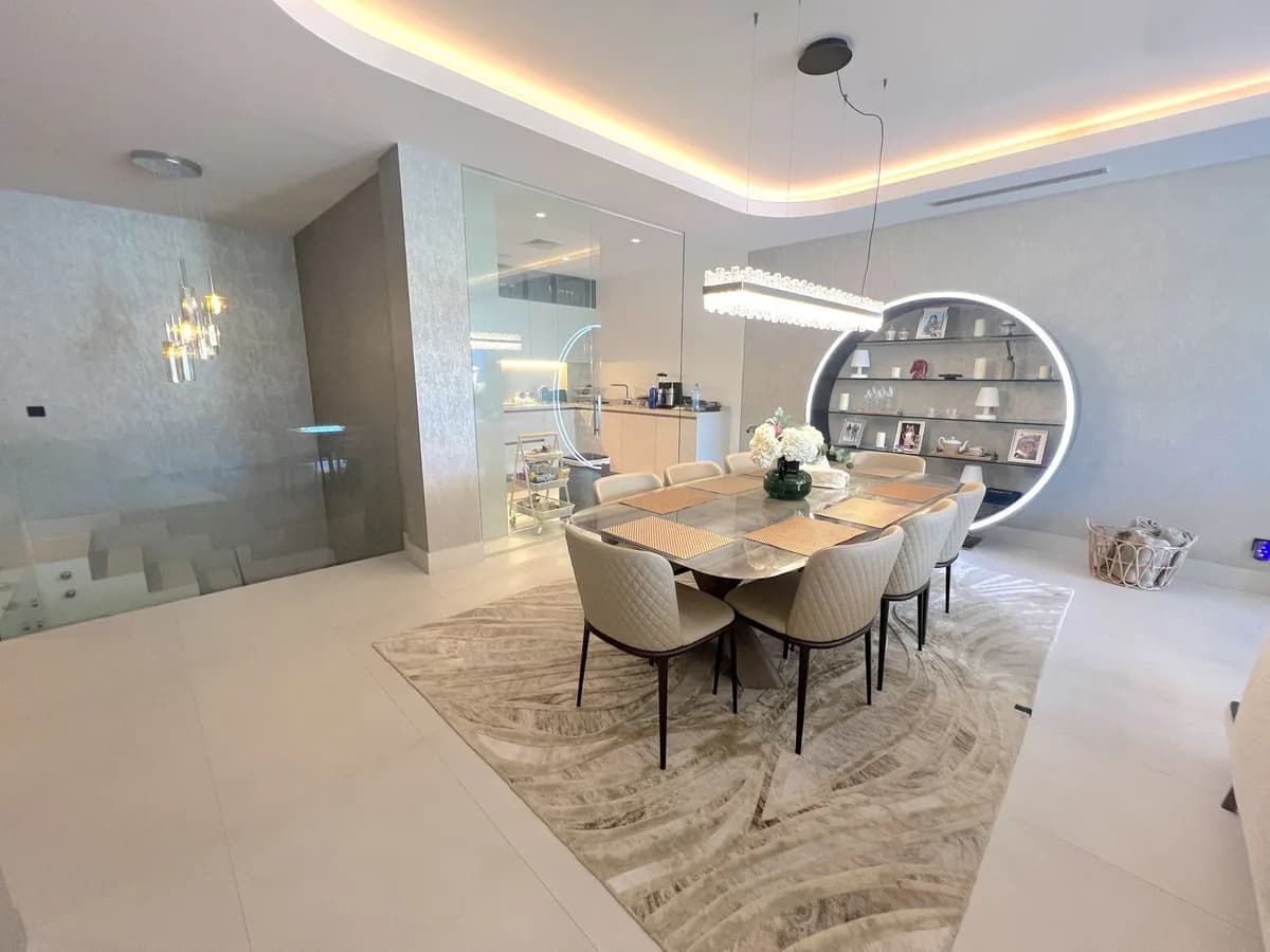 5 Bedroom Ground Floor Apartment for Sale in The Golden Mile, Málaga - Image 6