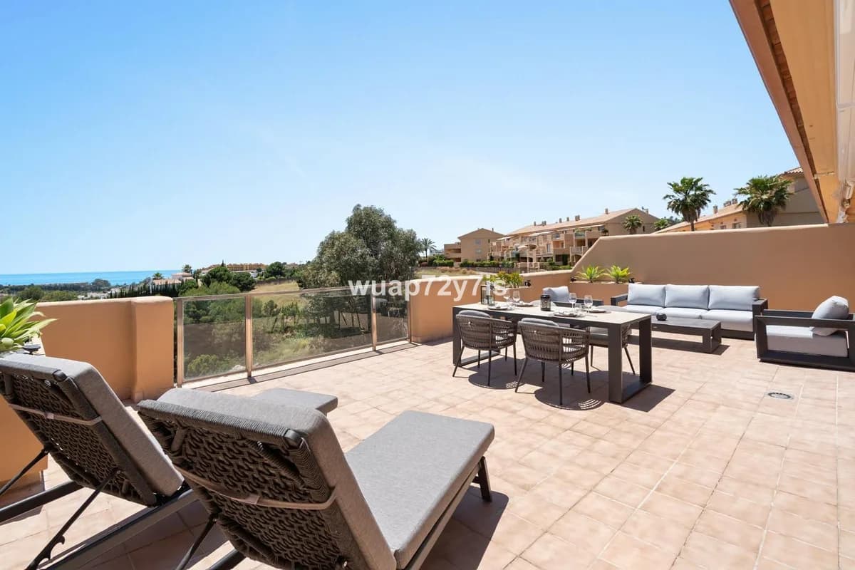 2 Bedroom Penthouse for Sale in Selwo, Málaga - Image 3