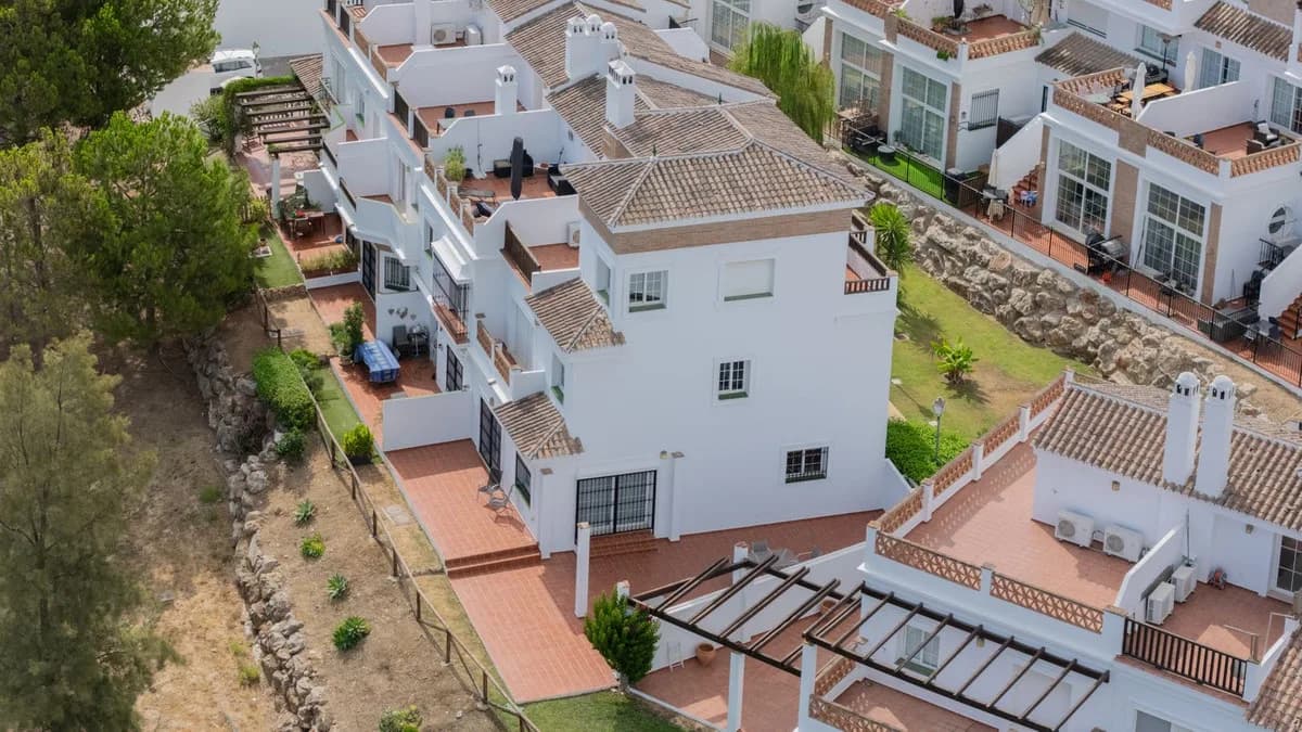 4 Bedroom Semi-Detached House for Sale in Alhaurín de la Torre, Málaga - Image 2