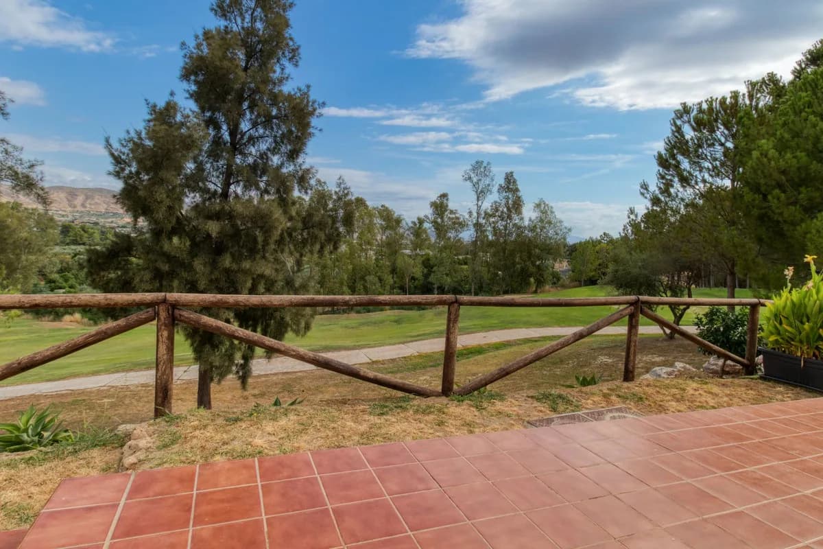4 Bedroom Semi-Detached House for Sale in Alhaurín de la Torre, Málaga - Image 5
