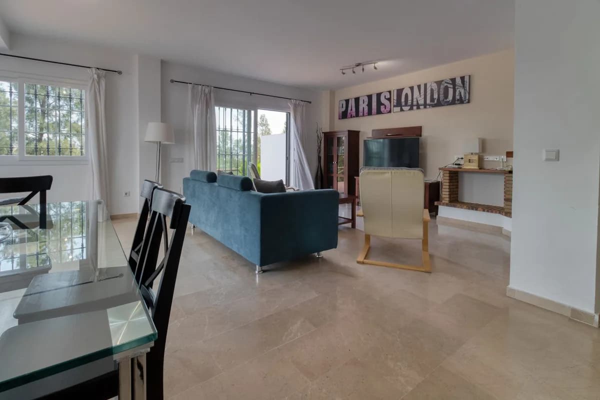 4 Bedroom Semi-Detached House for Sale in Alhaurín de la Torre, Málaga - Image 9