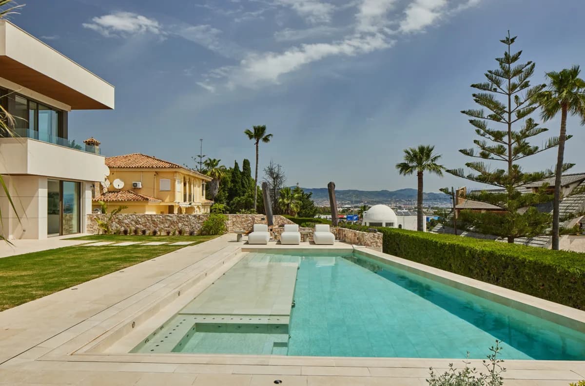 5 Bedroom Detached Villa for Sale in Cortijo de Maza, Málaga - Image 3