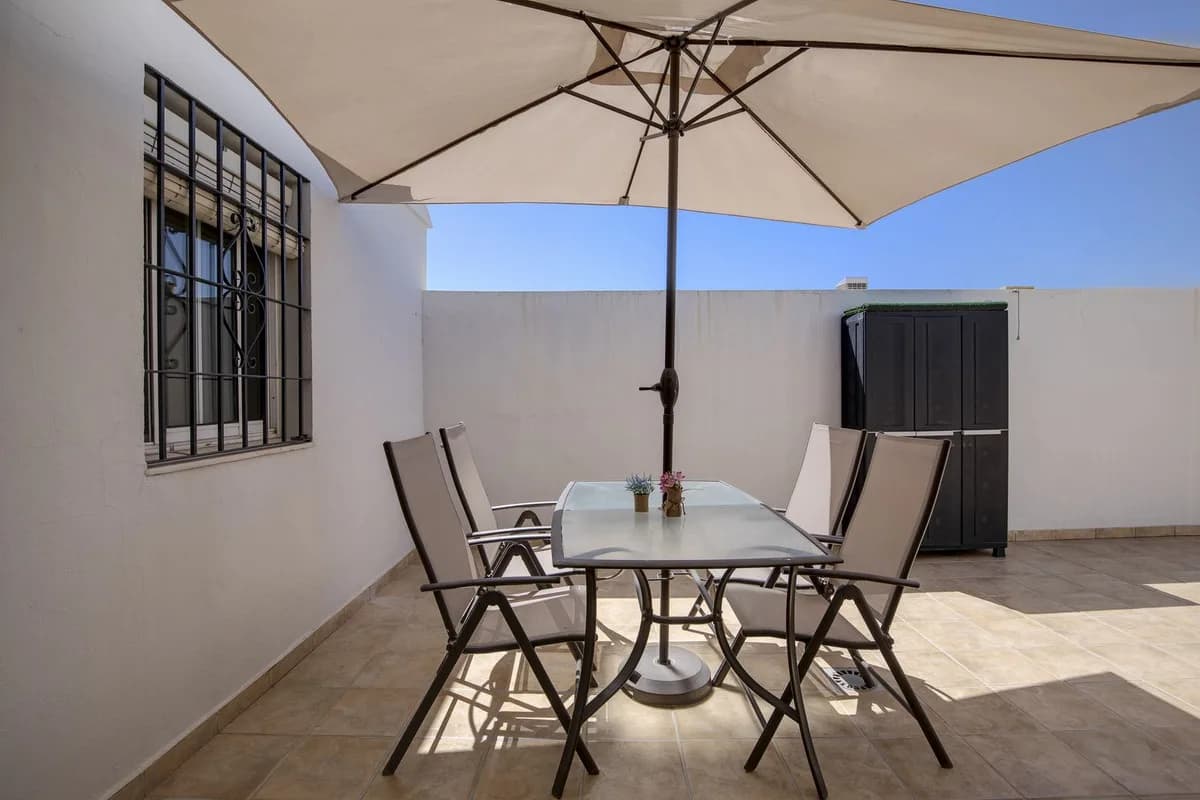 4 Bedroom Detached Villa for Sale in Fuengirola, Málaga - Image 4