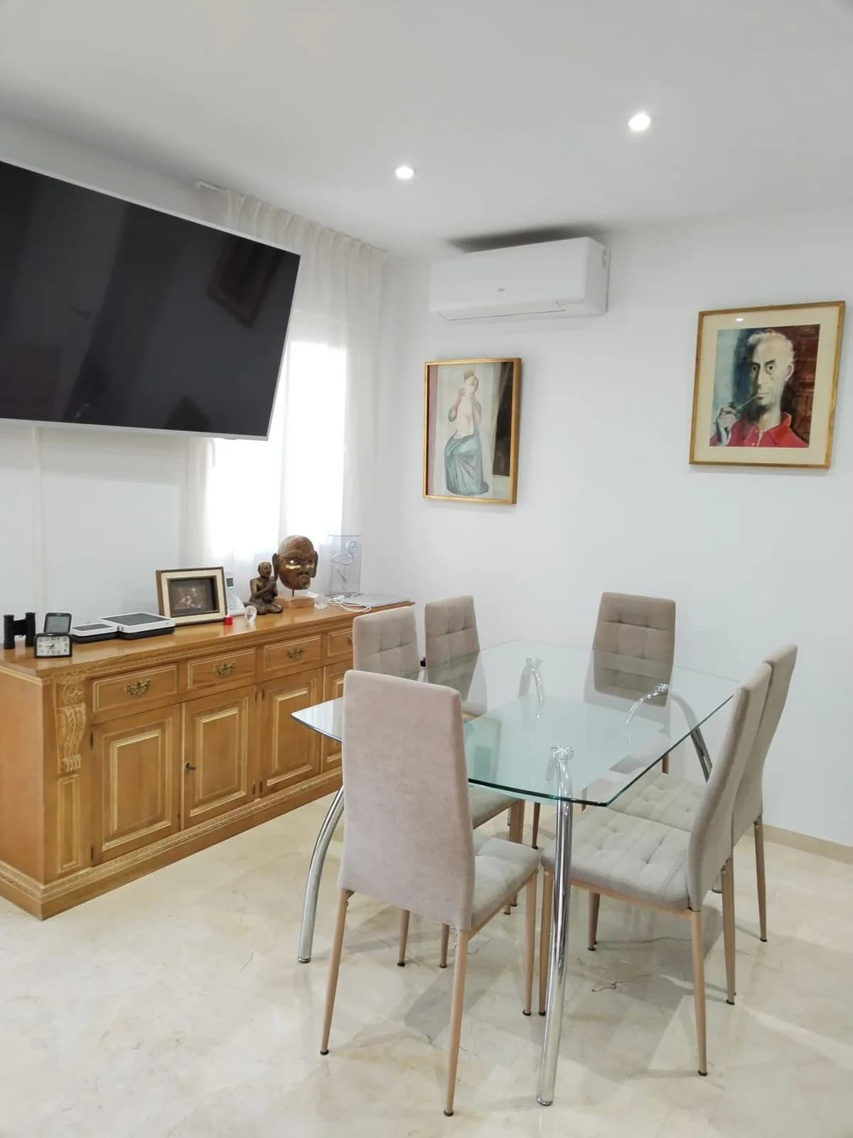 3 Bedroom Middle Floor Apartment for Sale in Marbella, Málaga - Image 4