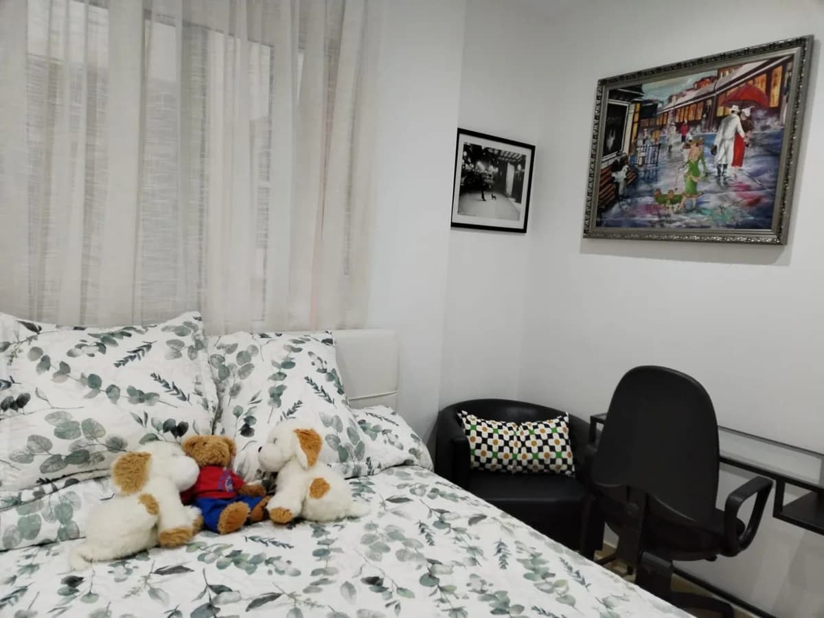 3 Bedroom Middle Floor Apartment for Sale in Marbella, Málaga - Image 5