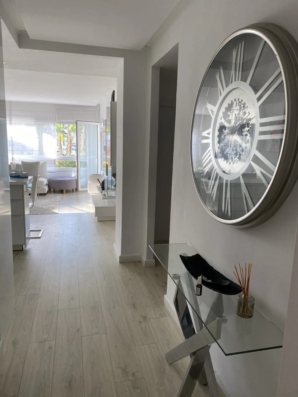 2 Bedroom Ground Floor Apartment for Sale in Puerto Banús, Málaga - Image 2