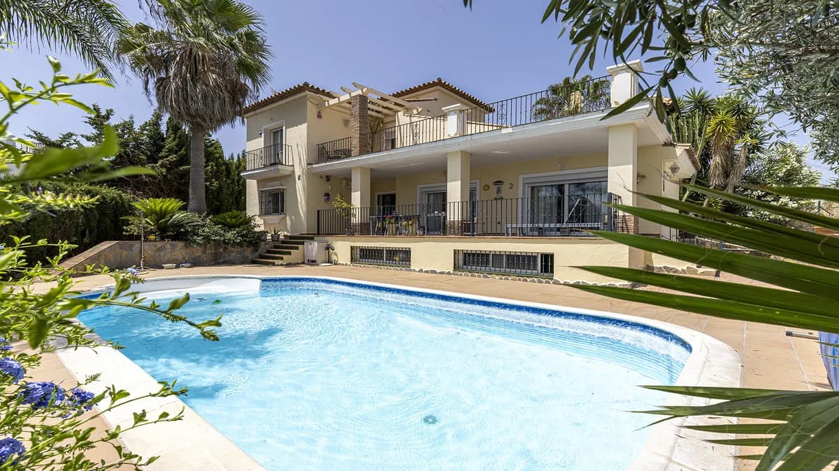 5 Bedroom Detached Villa for Sale in Casares, Málaga - Image 5