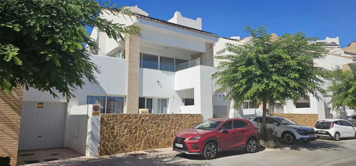 4 Bedroom Detached Villa for Sale in Benalmadena, Málaga - Image 5