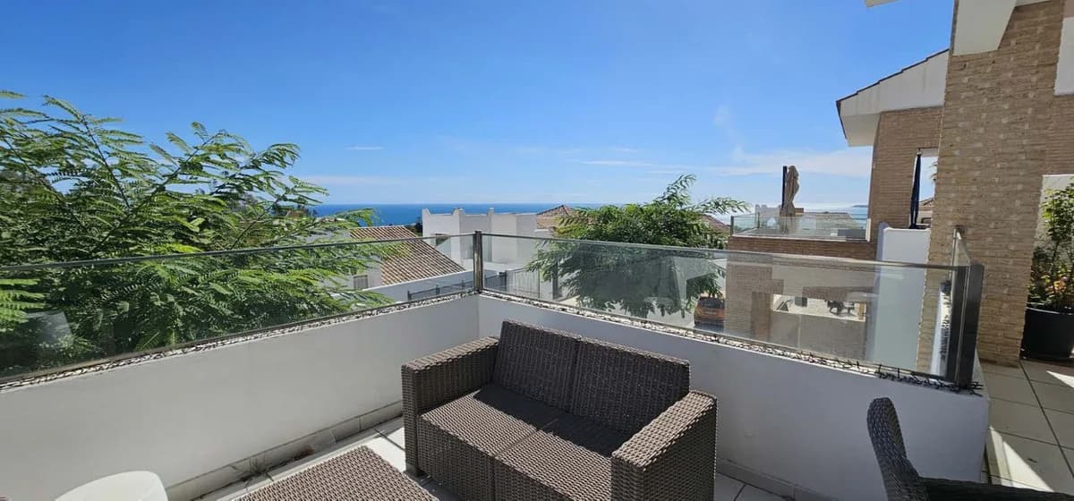 4 Bedroom Detached Villa for Sale in Benalmadena, Málaga - Image 7