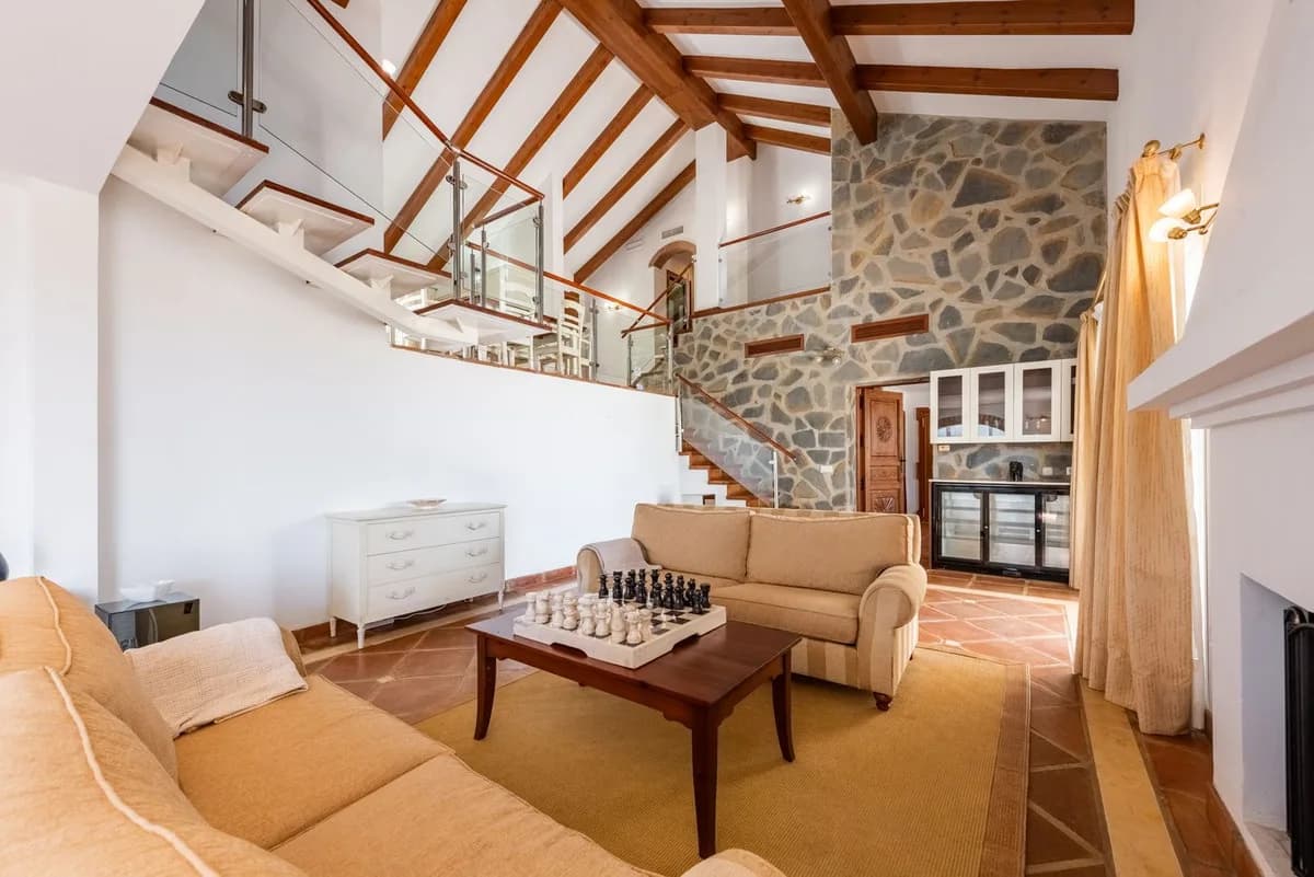 3 Bedroom Detached Villa for Sale in Istán, Málaga - Image 5