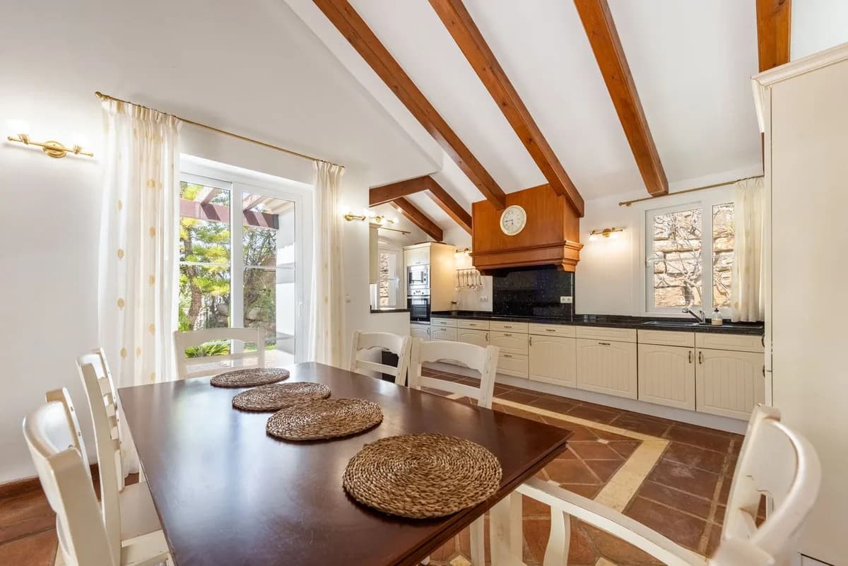 3 Bedroom Detached Villa for Sale in Istán, Málaga - Image 9