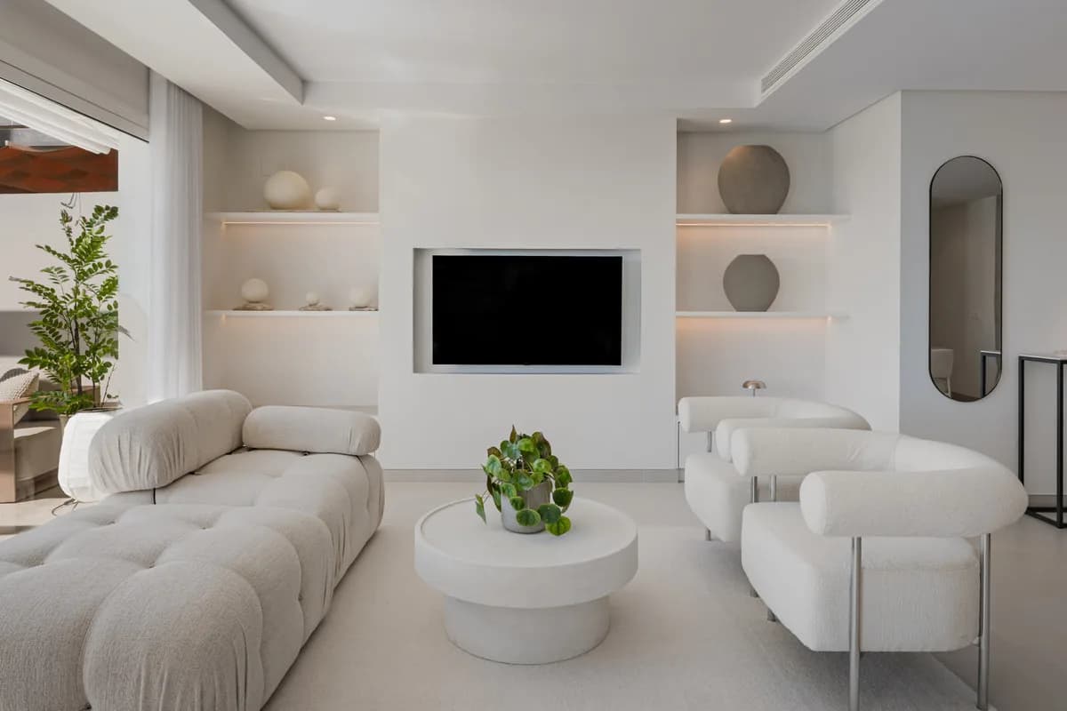 3 Bedroom Penthouse Duplex for Sale in La Quinta, Málaga - Image 2
