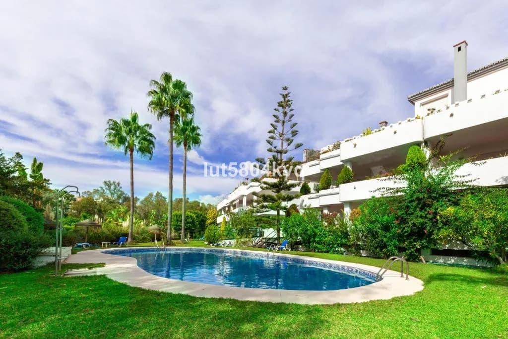 3 Bedroom Ground Floor Apartment for Sale in The Golden Mile, Málaga - Image 3