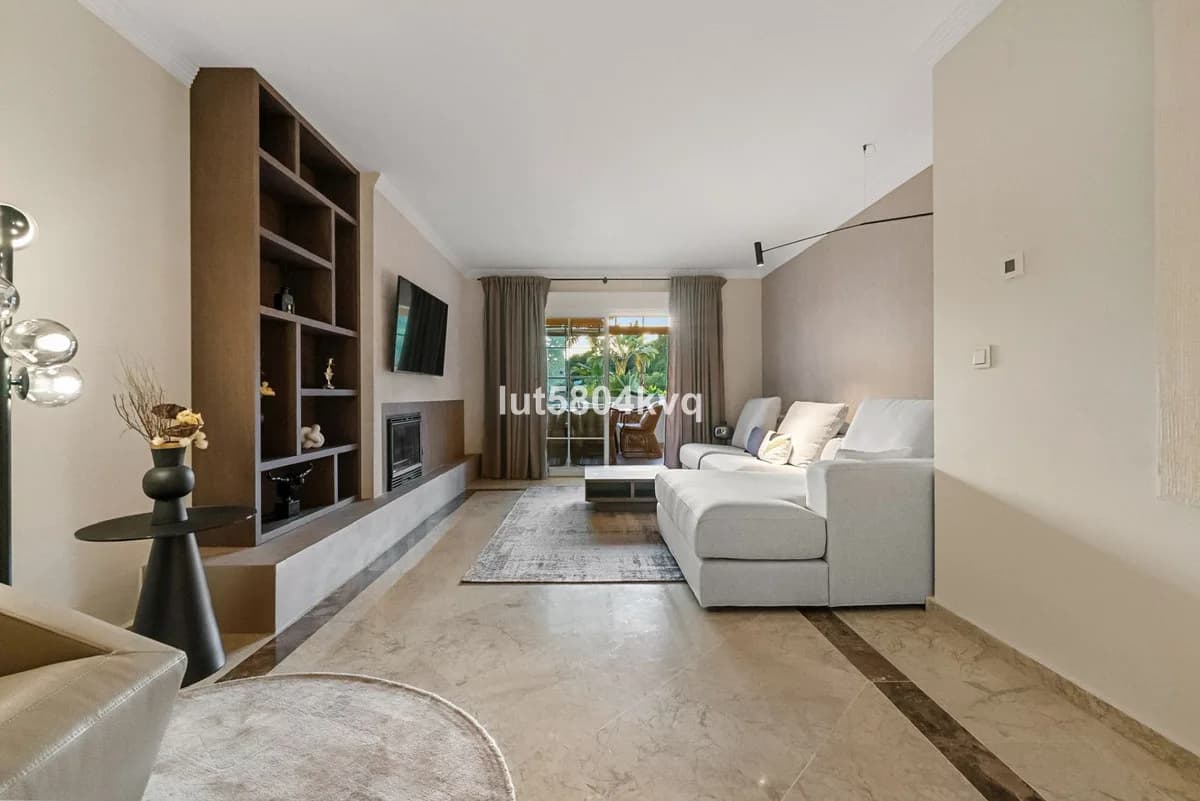 3 Bedroom Ground Floor Apartment for Sale in The Golden Mile, Málaga - Image 5