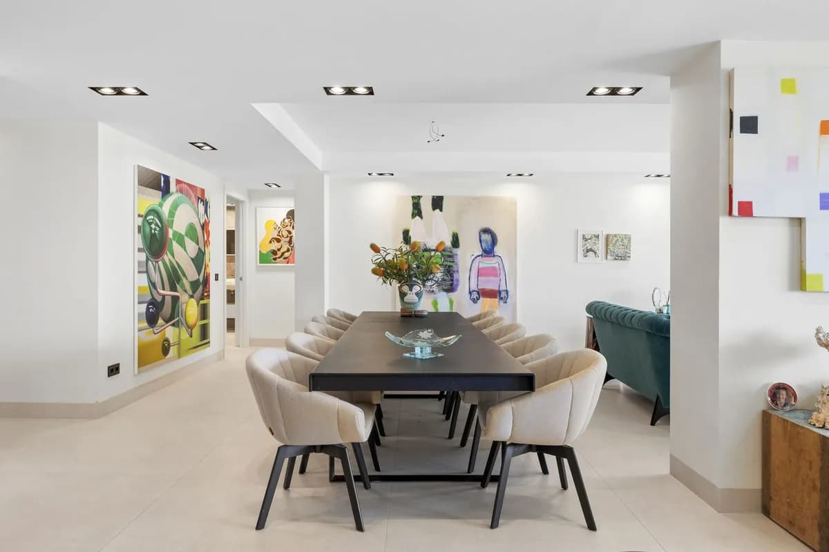 4 Bedroom Middle Floor Apartment for Sale in Puerto Banús, Málaga - Image 5