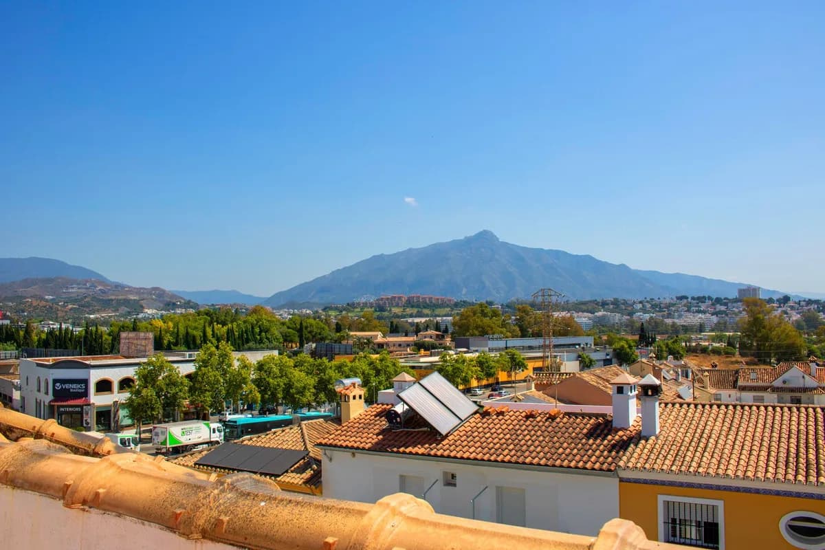 4 Bedroom Penthouse Duplex for Sale in San Pedro de Alcántara, Málaga - Image 2