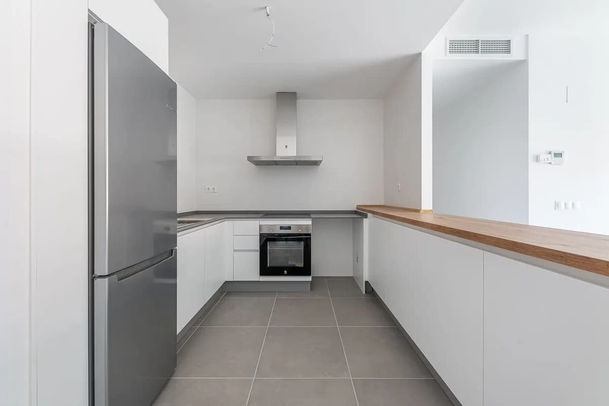 3 Bedroom Middle Floor Apartment for Sale in Benalmadena, Málaga - Image 6