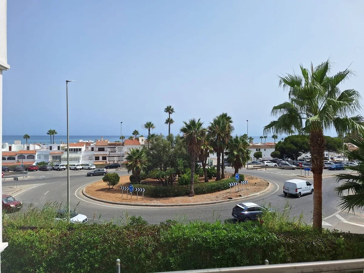 2 Bedroom Ground Floor Apartment for Sale in Manilva, Málaga - Image 2