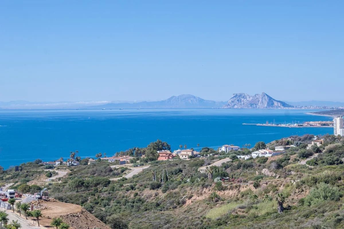 2 Bedroom Ground Floor Apartment for Sale in Manilva, Málaga