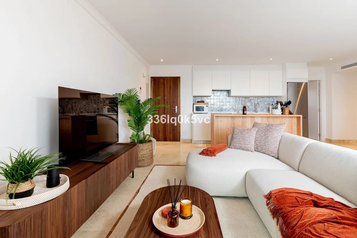 3 Bedroom Ground Floor Apartment for Sale in Benahavís, Málaga - Image 5