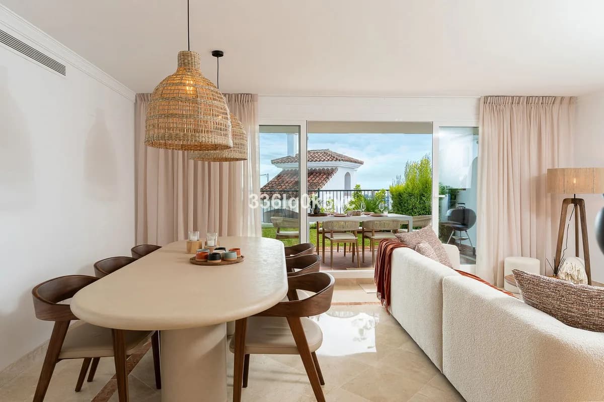 3 Bedroom Ground Floor Apartment for Sale in Benahavís, Málaga - Image 7