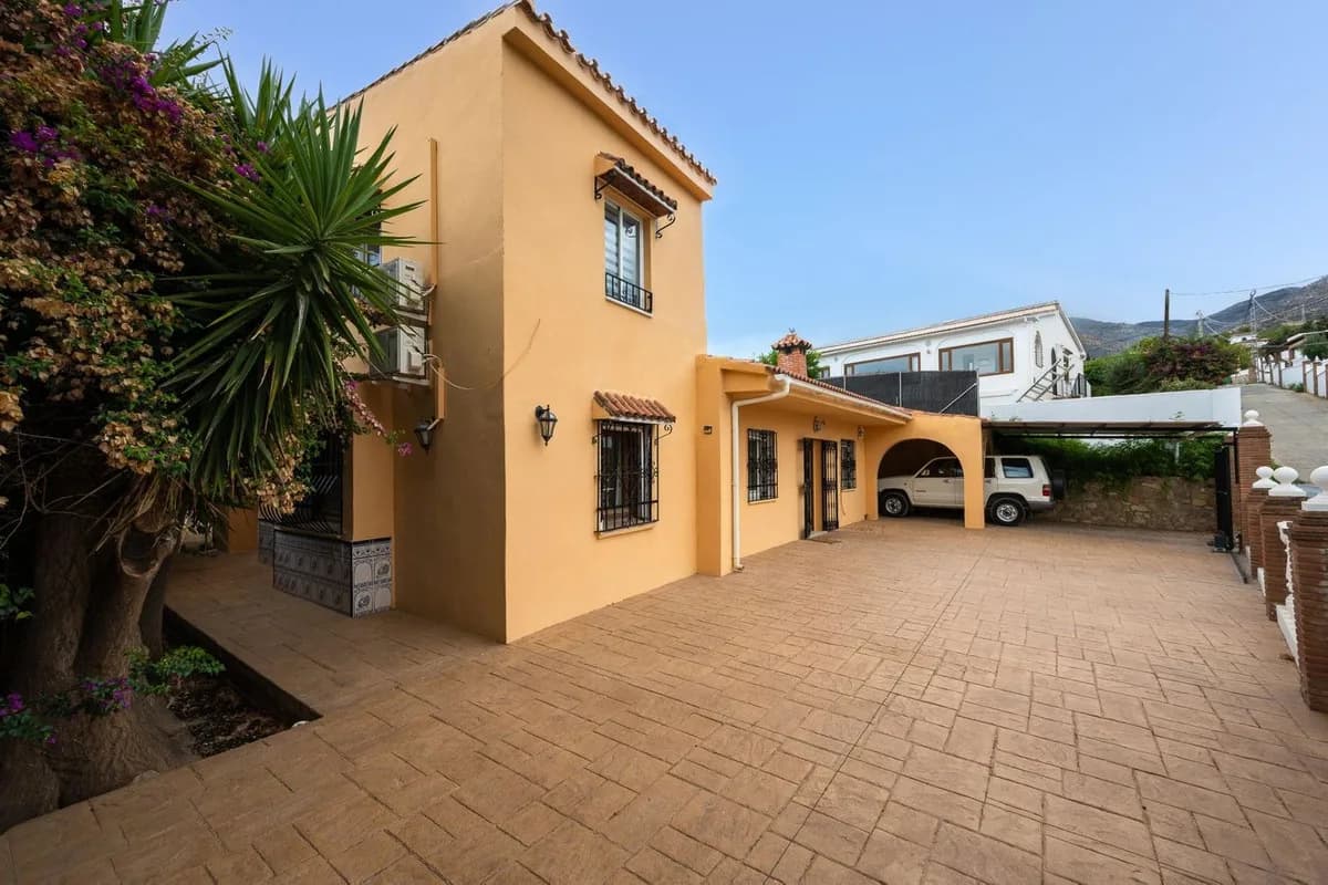 4 Bedroom Detached Villa for Sale in Alhaurín el Grande, Málaga
