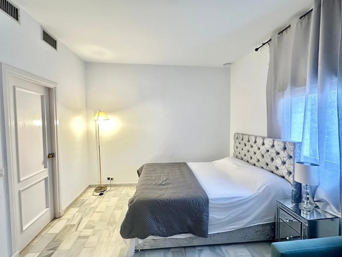 Middle Floor Studio for Sale in Nueva Andalucía, Málaga - Image 8