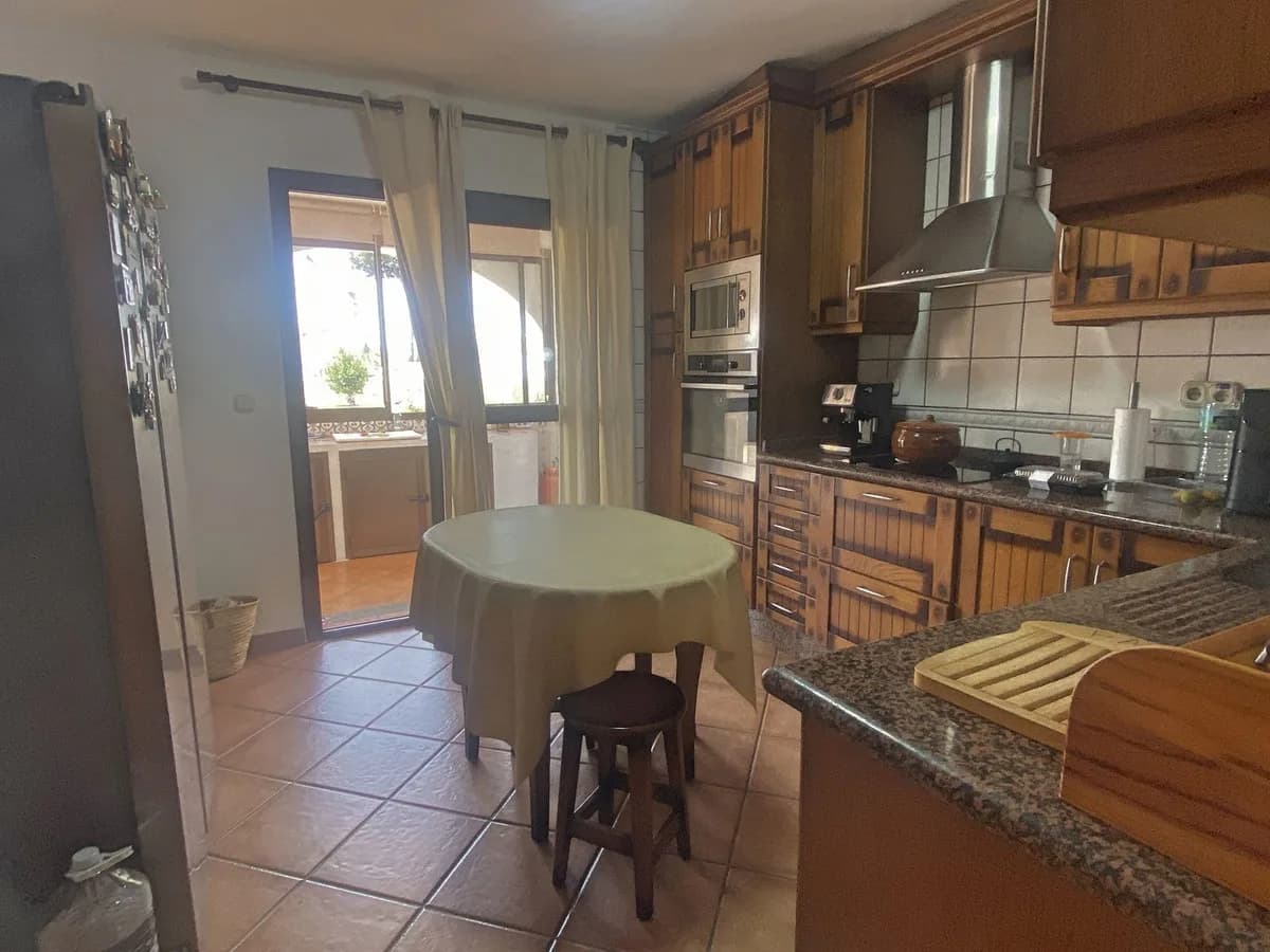 3 Bedroom Detached Villa for Sale in Elviria, Málaga - Image 4