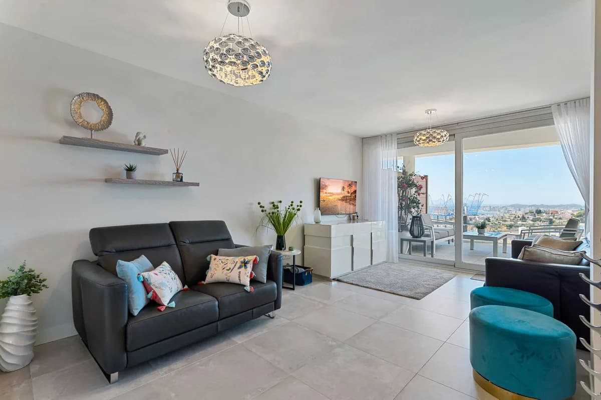 2 Bedroom Middle Floor Apartment for Sale in Fuengirola, Málaga - Image 5